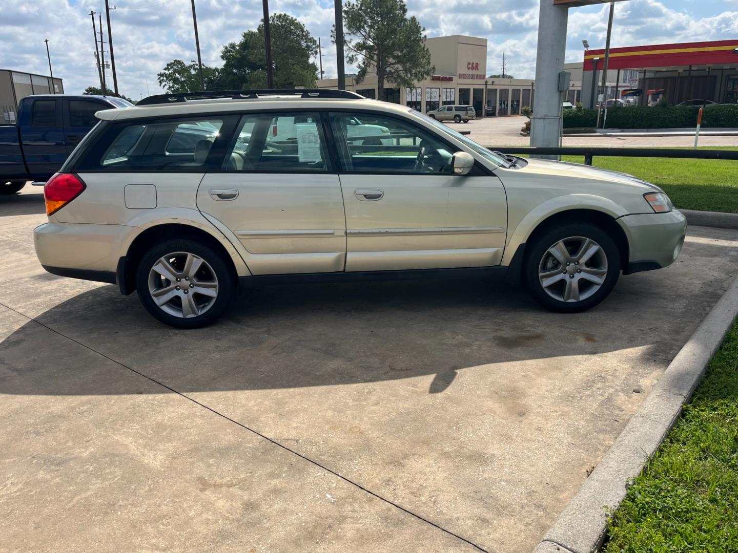 2005 GOLD /TAN Subaru Outback 3.0R L.L.Bean Edition Wagon (4S4BP86C354) with an 3.0L H6 DOHC 24V engine, 5-Speed Automatic Overdrive transmission, located at 14700 Tomball Parkway 249, Houston, TX, 77086, (281) 444-2200, 29.928619, -95.504074 - Photo#7